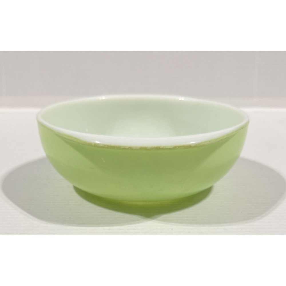 PYREX 024 - VTG Casserole Bowl Lime Green Milk Glass - Made in USA - 2qt - 9" - Picture 5 of 12